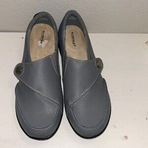 TERRIKAT Womens size 11 Classic Leather Loafer Slip On Comfort Work Shoes Gray
